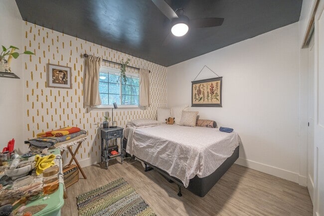 Building Photo - Central location in country setting! In law unit attached to house! MUST SEE!