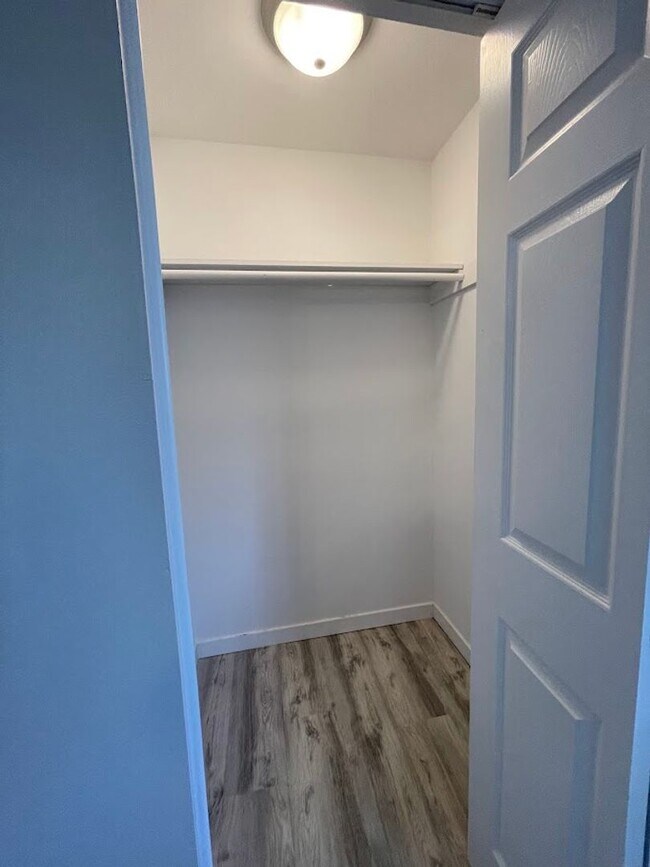 Building Photo - NEW ON MARKET