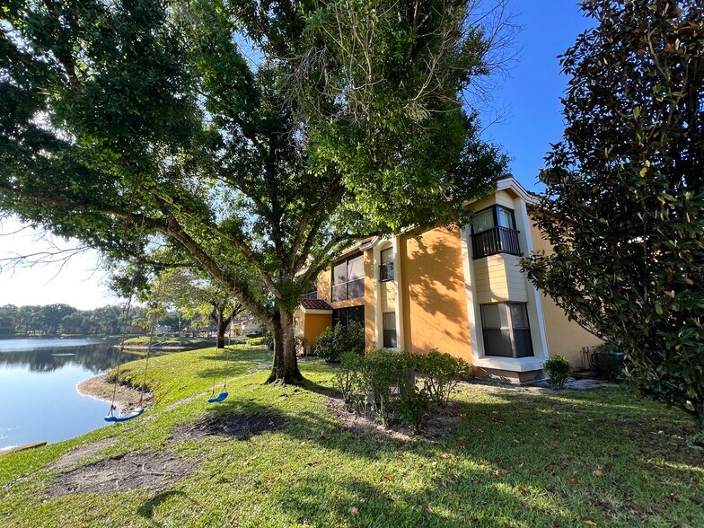 Building Photo - 3888 Coral Tree Cir