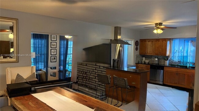 Building Photo - 710 NE 77th St