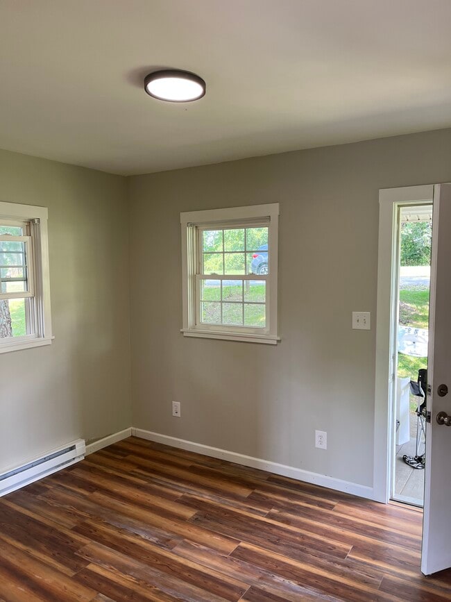 Building Photo - 565 N High St