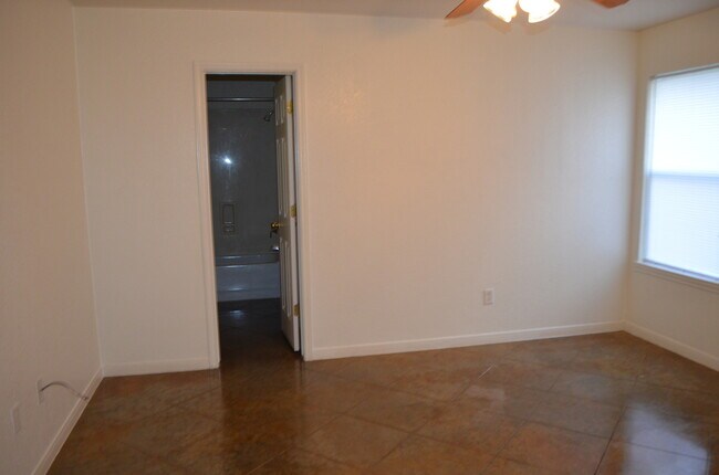 Building Photo - 501 Bonnie Dr