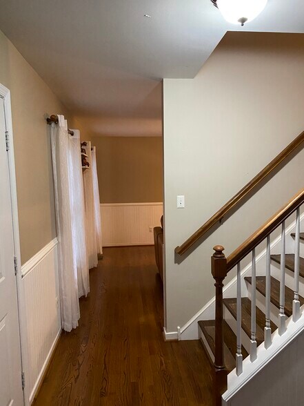 Building Photo - 2542 Loch Gate Ln