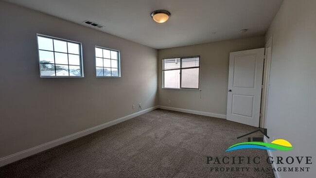 Building Photo - Refined 3-Bedroom Residence Offering Comfort and Function ALL UTILITIES INCLUDED