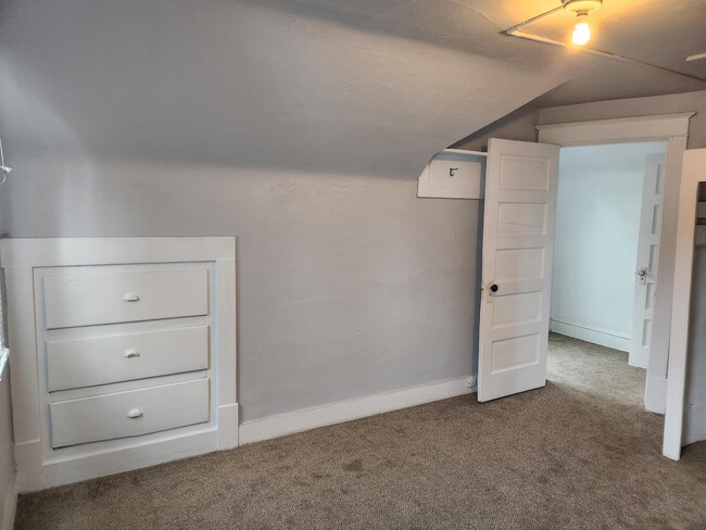 Building Photo - 610 W Water St