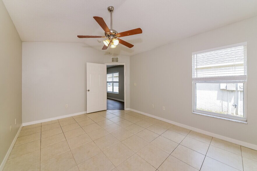 Building Photo - 727 Cristelle Jean Dr