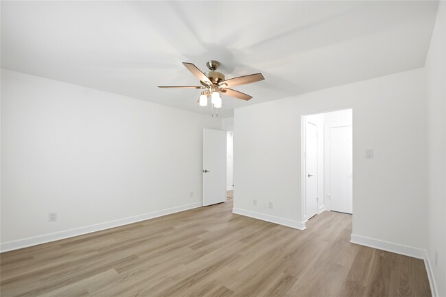 Building Photo - 9407 Denbury Way