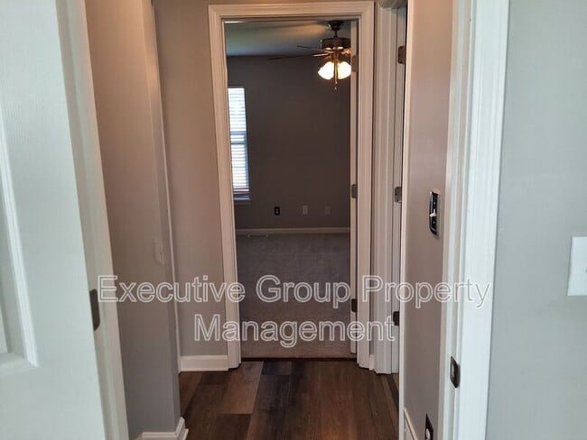 Building Photo - 200 Adena Loop