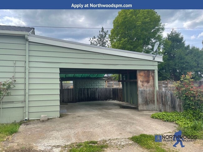 Building Photo - Nice 2 bedroom, 1 bathroom home close to everything in Central Point!!!