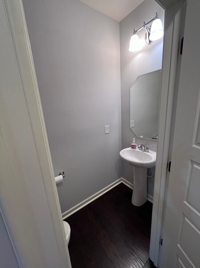 Building Photo - 2491 Mimms Ln