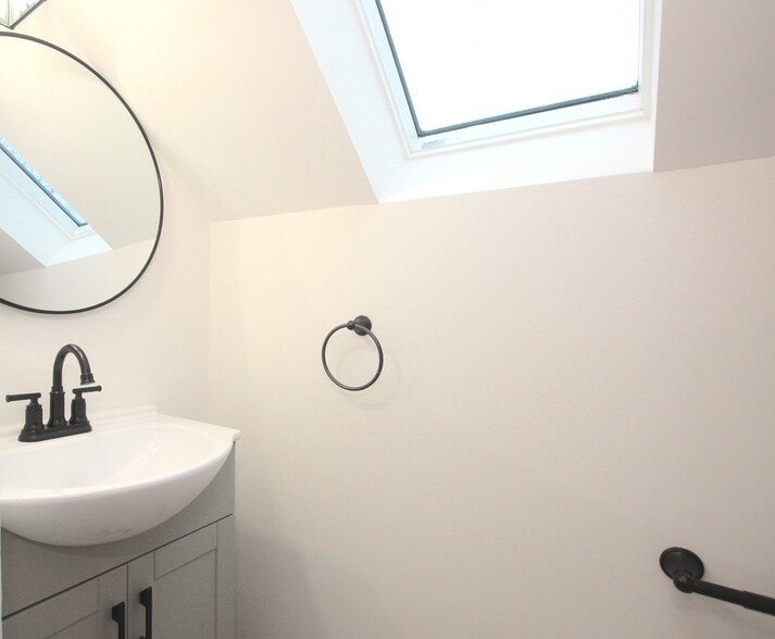 Building Photo - 5016 Seminole St