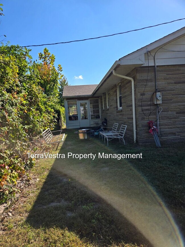Building Photo - College rental 5 bedroom 4 bathroom Now sh...