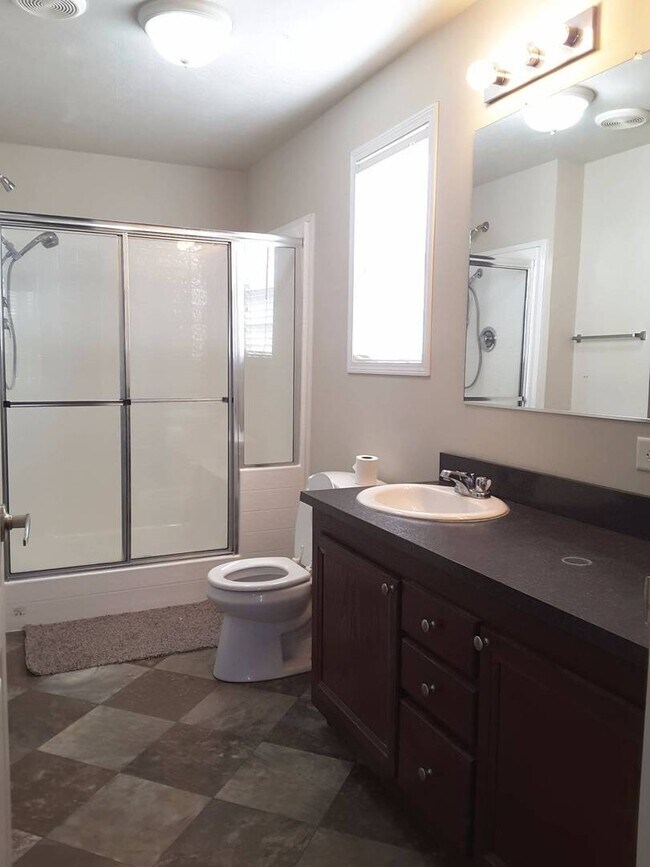 Building Photo - 3 Bedroom Single Family Home!