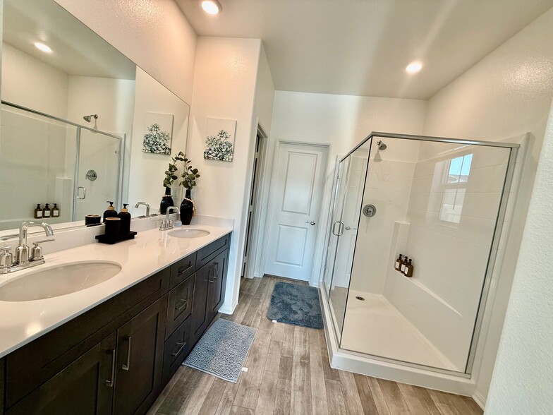 master bath - 13895 Vantage St