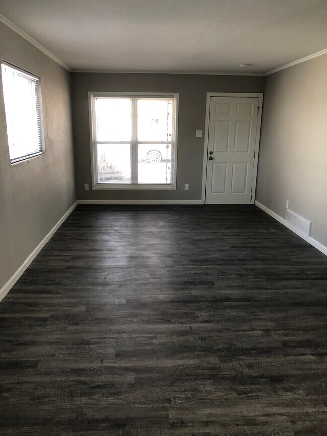 Building Photo - 911 Zion St