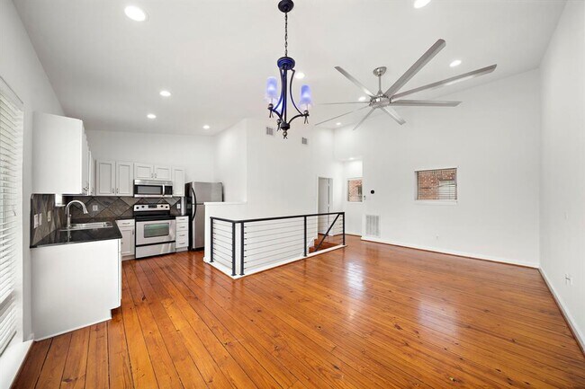 Building Photo - 5920 Fairdale Ln