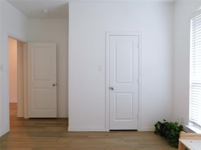 Building Photo - 3500 Kingsview Dr