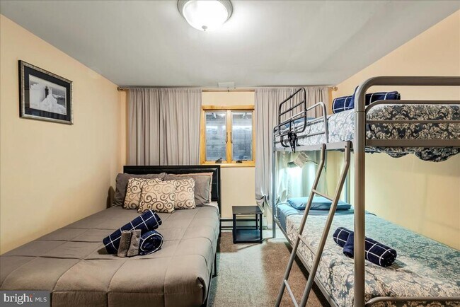 Building Photo - 31 Middle Village Way