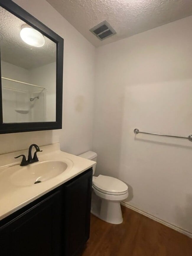 Building Photo - Southside Springfield!  2 Bedroom/2 Bath D...