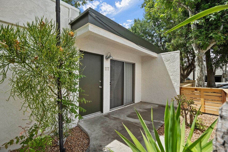 Building Photo - Individual Bungalows: All 1 bedroom/ 1 bat...