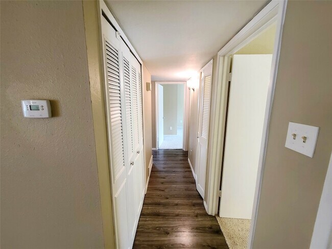 Building Photo - 4130 Santa Barbara Dr