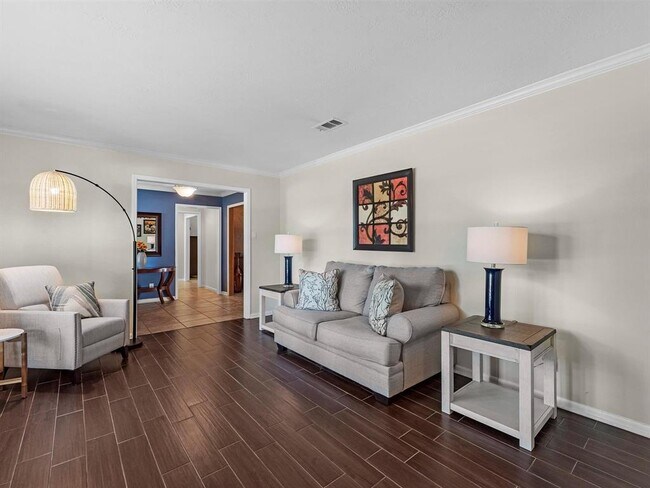 Building Photo - 3014 Redwood Lodge Dr