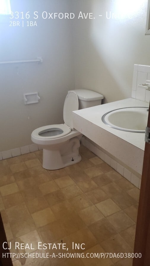 Building Photo - 3316 S Oxford Ave