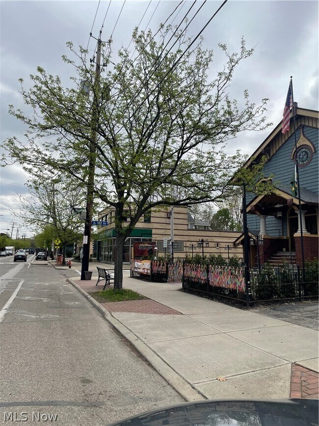 Building Photo - 2628 E 124th St