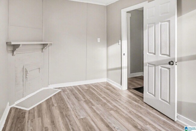 Building Photo - 3640 Wenonah Rd SW