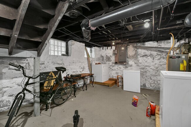 Building Photo - 1508 Summit St