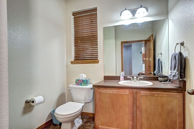 Building Photo - Canterberry Crossing Parker CO 4 bed 3 bat...