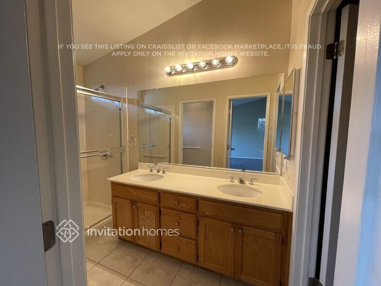 Building Photo - 5000 Mesa Ridge Dr