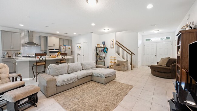 Building Photo - 613 Lancewood Ct