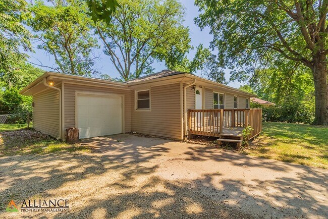 Building Photo - 1526 Jarvis Dr