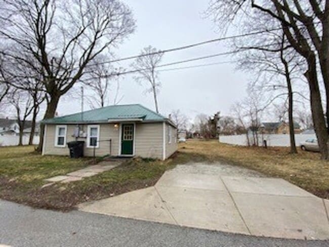 Building Photo - $200 OFF FIRST MONTH RENT -1 Bedroom Single Family Home in Elkhart!