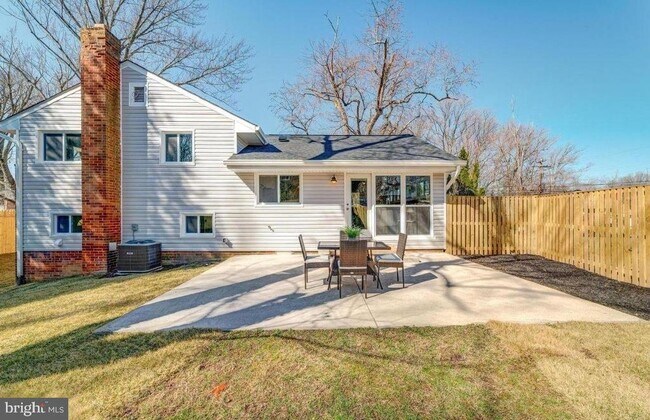 Building Photo - 4207 Woodland Dr