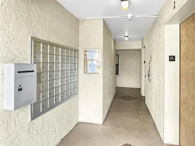 Building Photo - 2800 Cove Cay Dr