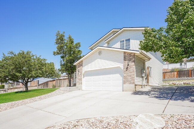 Building Photo - Tri-Level in Lehi's Ridge Neighborhood with RV Parking and a Finished Basement Suite