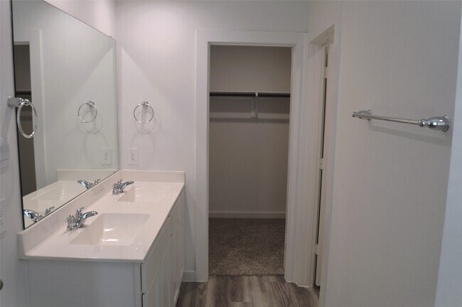 Building Photo - 10212 Berkeley Spgs Trl