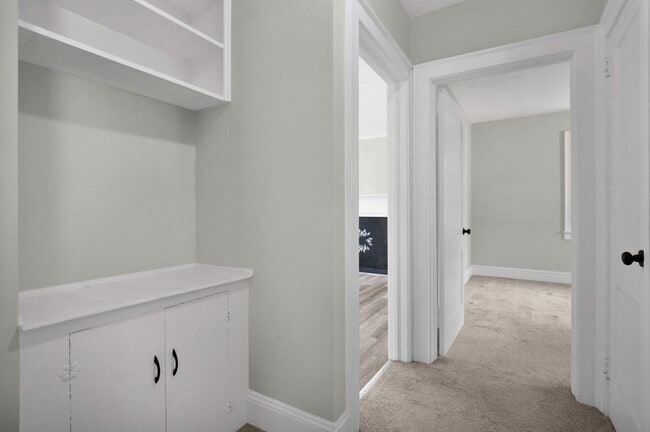 Building Photo - 216 Hawthrone