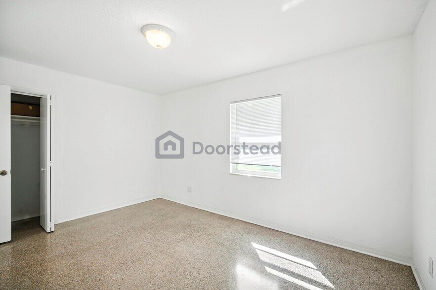 Building Photo - 4291 Porpoise Dr SE