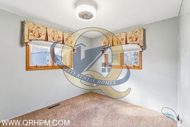 Building Photo - Spacious Ranch with Over 2,200 Finished Sq...