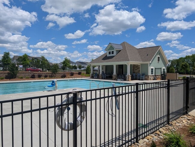 Building Photo - Elegant, Move In ready townhome located in...