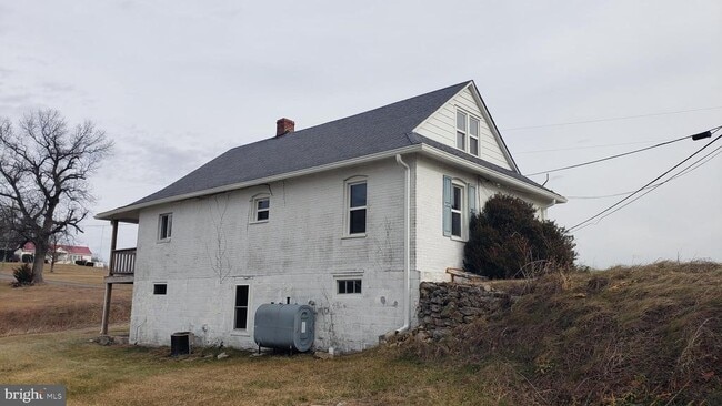 Building Photo - 19 Laverne Dr