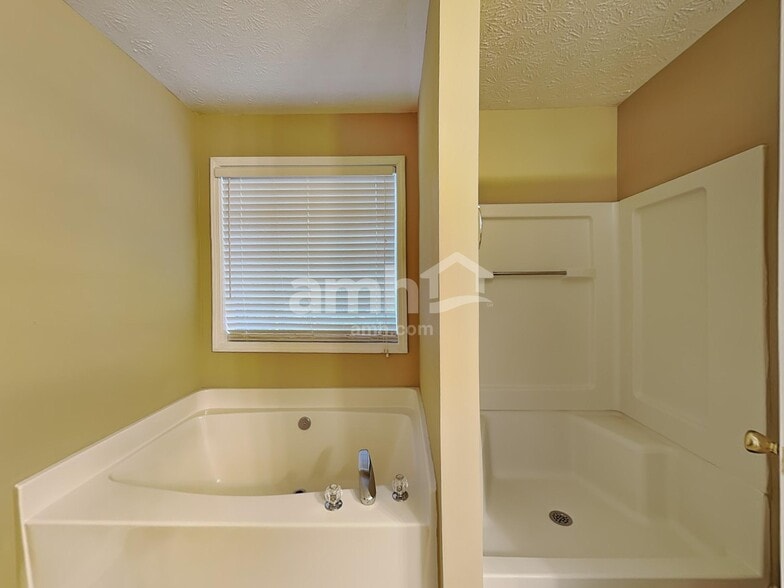 Building Photo - 3512 Kittery Dr SW