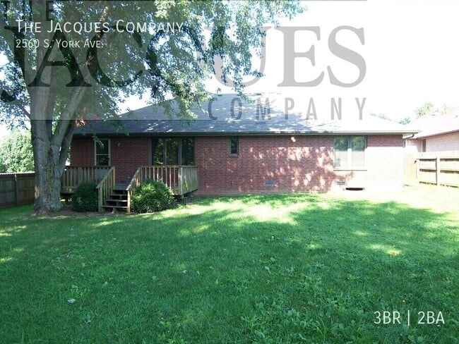 Building Photo - 2560 S York Ave