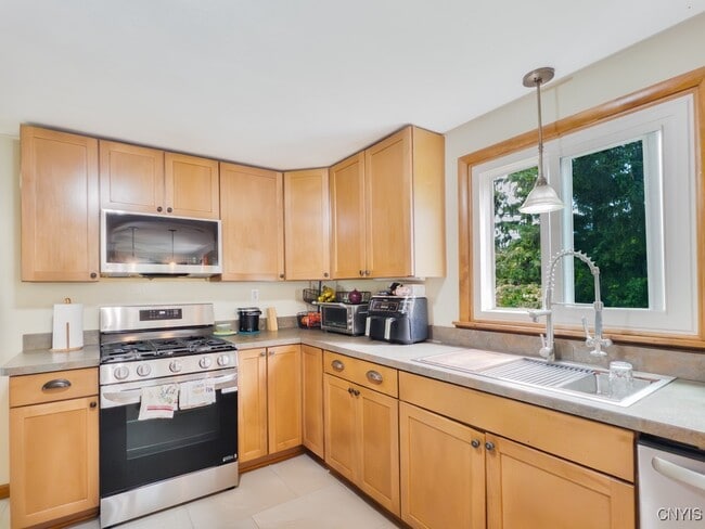 Building Photo - 7189 Coventry Rd N