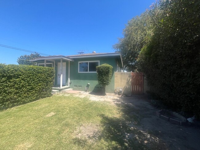 Building Photo - 2Bedroom/1  Bath home in Whittier
