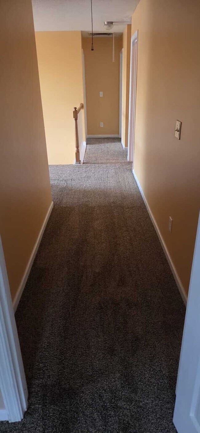 Building Photo - 5 Bedrooms 3baths Home For Rent