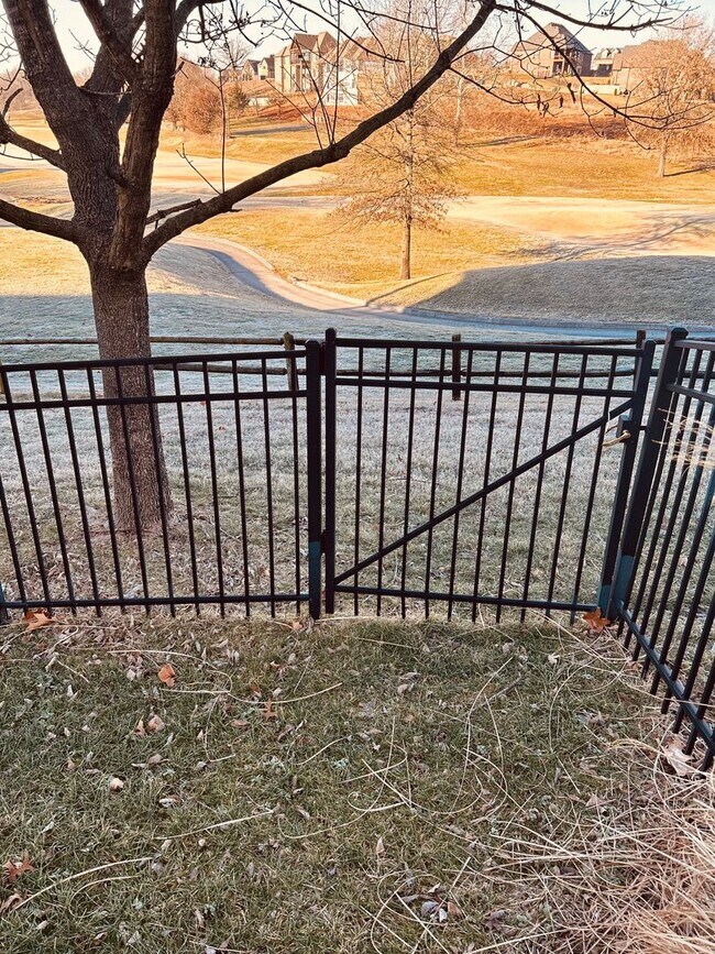 Building Photo - Gorgeous Home Located on Rivercut Golf Cou...